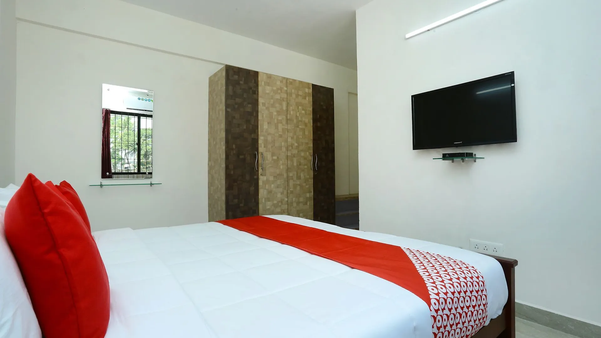 Oyo 46 Silverkey Kakkanad Kochi Hotel