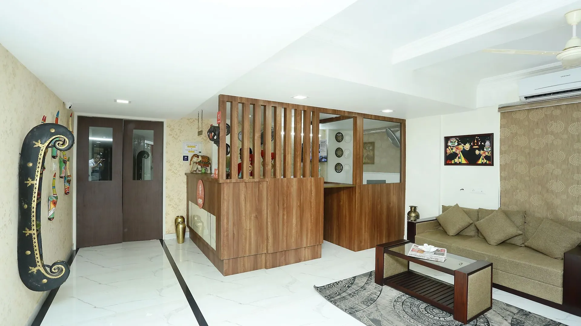 *** Hotel Oyo 46 Silverkey Kakkanad Kochi India